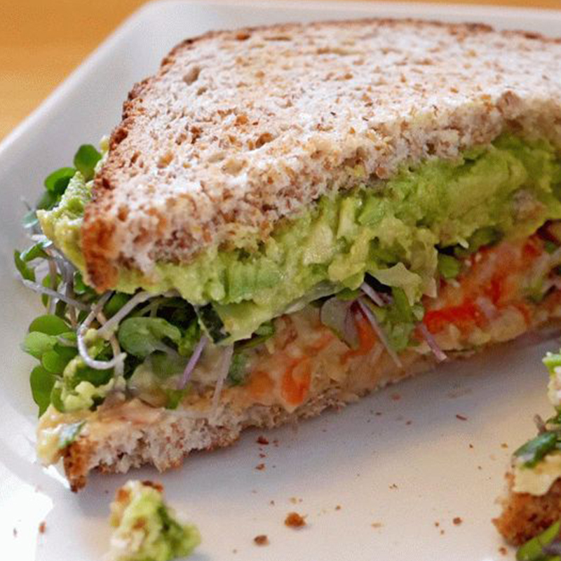 Фото вкусных бутербродов с микрозеленью и овощами
