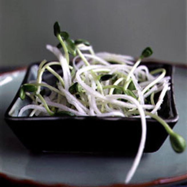 Daikon_and_Sunflower_Sprout_Salad.jpg Daikon_and_Sunflower_Sprout_Salad.jpg